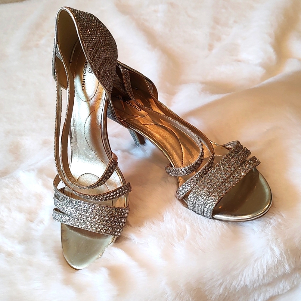 Bandolino gold shimmer strappy sandal size 7